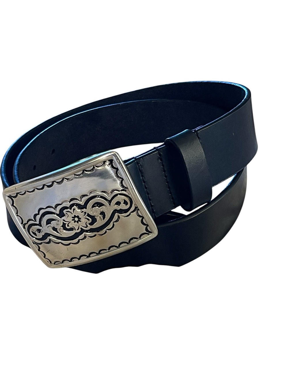 Silpada Designs belt with a large engraved silver-tone western buckle. Size: L